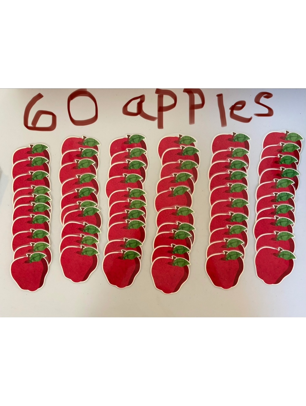 60 red laminated apples
